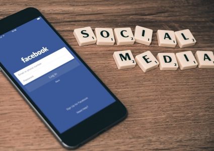 فيسبوك يطلق منهاجًا لتعليم الصحافيين