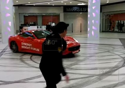 سيارة فيراري تتجول في مركز تجاري بسرعة جنونية
