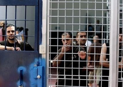 أسيران يدخلان أعواما جديدة