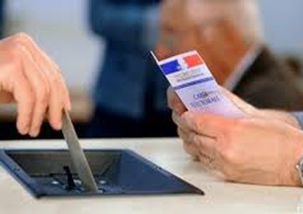 فرنسا: مخاوف من نظام يقوم على اربعة احزاب