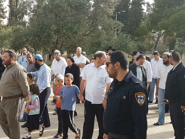 توتر في الأقصى (صور)