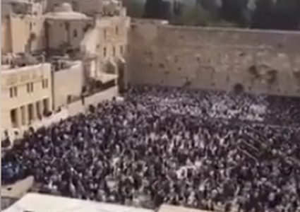 مستوطنون يؤدون طقوسا تلمودية بالأقصى "فيديو"