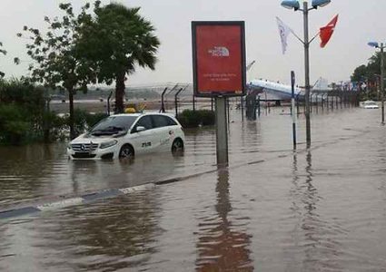 السيول تغلق طريق إيلات