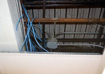 سجينان أمريكيان يخفيان جهازي كمبيوتر في سقف بعد صناعتهما سرا