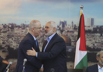 سيناريو الحل يتكرر: بين مبادرة الحمدالله وخيارات الرئيس .. ماذا لو قبلت حماس؟