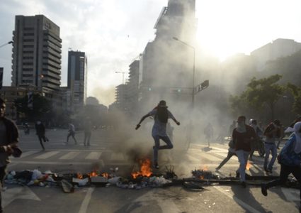 اشتباكات بين المعارضة والشرطة الفنزويلية