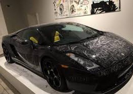 معرض يسمح لك بـ"الخربشة" على سيارة لامبورغيني !