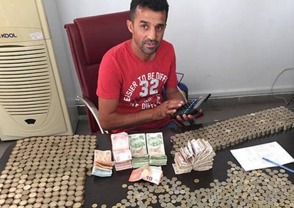 تركي يشتري سيارتين ودراجة نارية من توفير التدخين