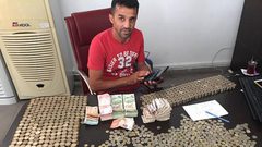 تركي يشتري سيارتين ودراجة نارية من توفير التدخين