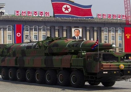 كوريا الشمالية تستعرض صواريخها..وأمريكا تحذرها