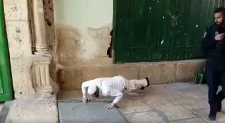 مستوطنون يؤدون رقصات استفزازية بالأقصى "فيديو"
