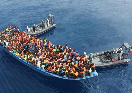 إنقاذ ثلاثة آلاف مهاجر قبالة السواحل الليبية