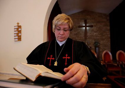 اول امراة قسيسة في الوطن العربي