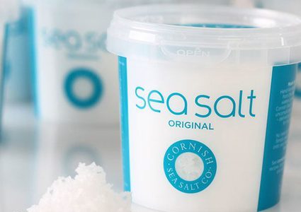 ملح البحر علاج طبيعي لأظافركِ المتعبة