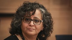"عايدة سليمان" تطالب بالسماح لها بزيارة الأسرى