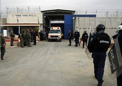 إدارة سجن جلبوع تمنع المحامين من زيارة الأسرى المضربين