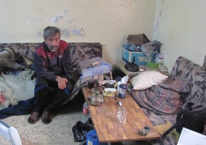 غسان هارون .. قصة رصاصة وحياة (صور)