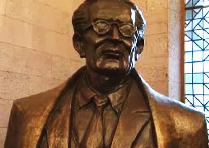 عرض تمثال لطه حسين لأول مرة في معرض الإسكندرية