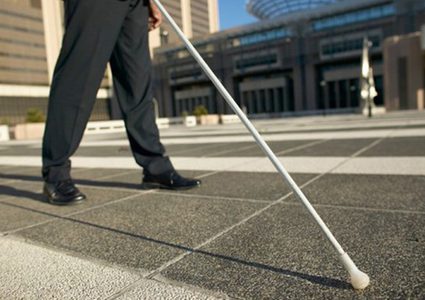 ابتكار تطبيق يُعرف المكفوفين بمواعيد الحافلات