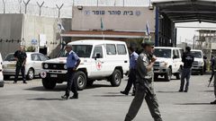 الاحتلال يواصل منع المحامين من زيارة الأسرى