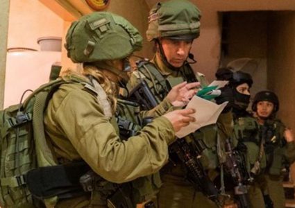 الاحتلال يسلب أموال ومصاغ ذهبي