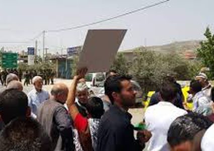 اعتقال شابين وإصابة آخرين بحالات اختناق جنوب نابلس