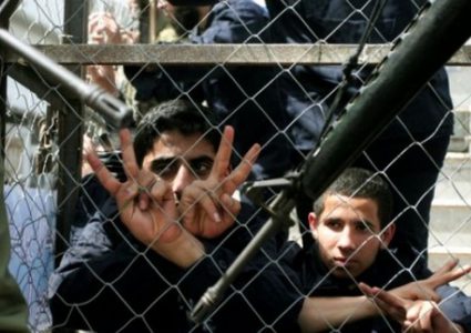 طولكرم: 430 أسيرا داخل معتقلات الإحتلال بينهم 48 مؤبدات و28 حالة مرضية