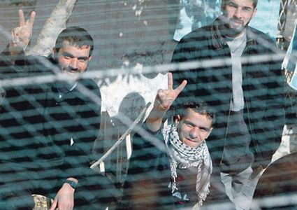 وقف الرواتب...اسلوب إسرائيلي للضغط على الاسرى