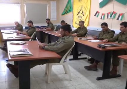 لماذا يتعلم الجنود اللغة العربية؟ "فيديو"