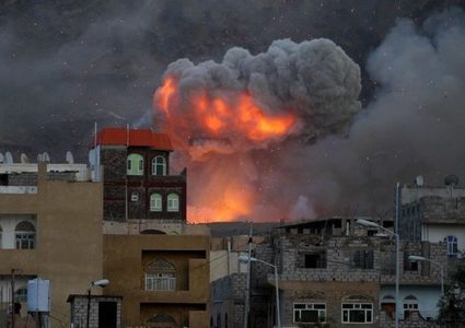 قتلى عسكريون بانفجار مخزن أسلحة وسط عدن