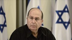 يعلون يطالب نتنياهو بالاستقالة ويهاجم ليبرمان