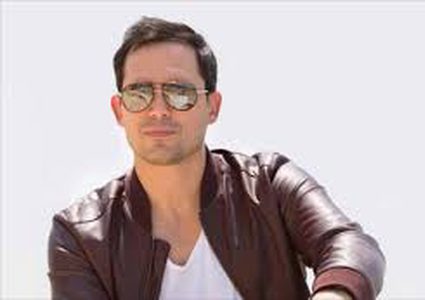 فنانين اتهموا بإبعاد زوجاتهم عن الفن