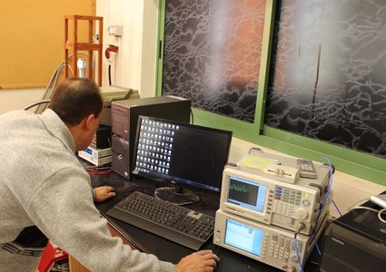 د. عاطف قصراوي: 140 بحثا علميا في الفيزياء والكيمياء