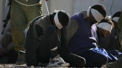 الاحتلال يمنع المحامين من زيارة الأسرى المضربين