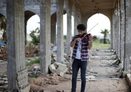 عازف كمان يتحدى داعش بحفل موسيقي بالموصل