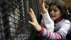 67 من أهالي أسرى غزة يزورون أبنائهم في نفحة