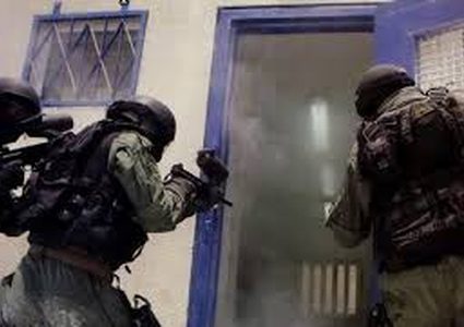 اقتحام قسم الأسرى المضربين في سجن "نفحة"