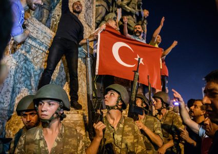 اعتقال المئات بسبب الانقلاب في تركيا