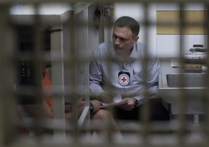 الصليب الاحمر تؤكد على التزامها بزيارة الاسرى المضربين