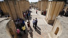 إسرائيل تلغي قرارا بمنع دخول السياح الوافدين إلى فلسطين