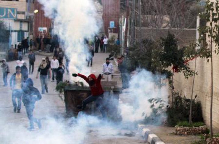 مخيم عايدة .. الاحتلال يطلق النار على شاب