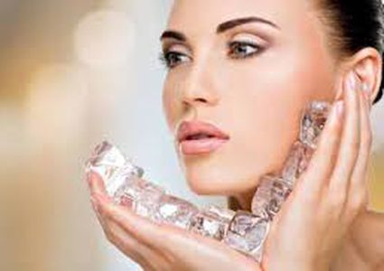 الثلج للعناية بالبشرة