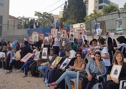 الاحتلال يفكك خيمة تضامن مع الاسرى بالعيسوية