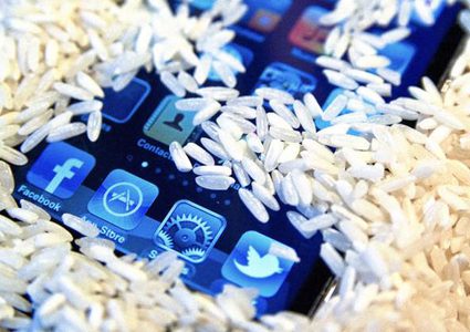 إذا سقط هاتفك في الماء.. اتبع التعليمات التالية