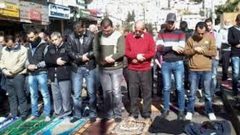 صلاة الجمعة بخيمة التضامن مع الاسرى