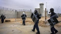 قطع الاتصالات الخلوية في منطقة سجني النقب ونفحه