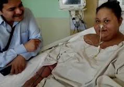 الفتاة الأسمن في العالم تنتقل للعلاج في الإمارات