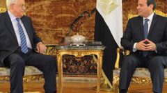 الرئيس عباس يغادر القاهرة بعد اجتماعه مع السيسي