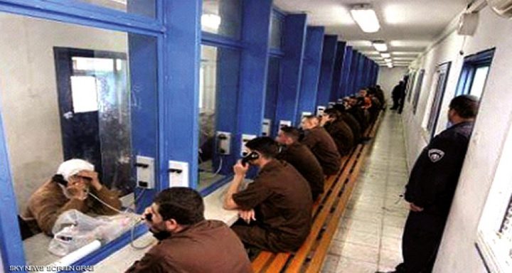 الأسرى يقطعون خطوط الاتصال عن 5 مستوطنات