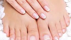 طرق الحفاظ على أظافر جميلة